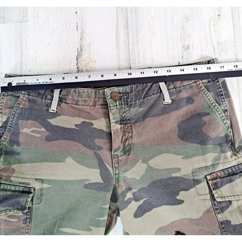 VTG Y2K Guess Camo Cargo Capri Pants Womens Sz 29 Embroidered Flowers Military - Picture 15 of 16
